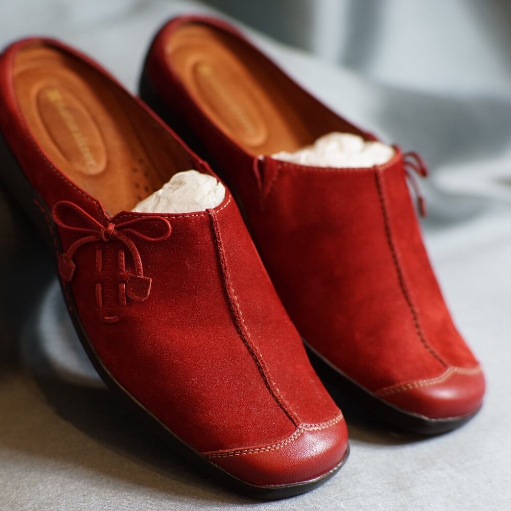 Naturalizer Red Suede Clog size 10M with Bows